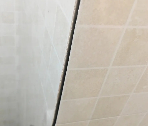 门源瓷砖空鼓维修公司分享阳台瓷砖脱落的修复过程可以分为以下几个步骤