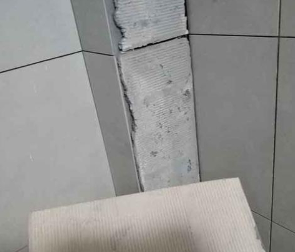 门源瓷砖空鼓维修公司分享下厨房瓷砖脱落的补救措施。